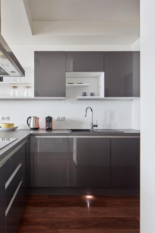 Days - Bright Interior - Free Parking - Spacious Layout Lejlighed